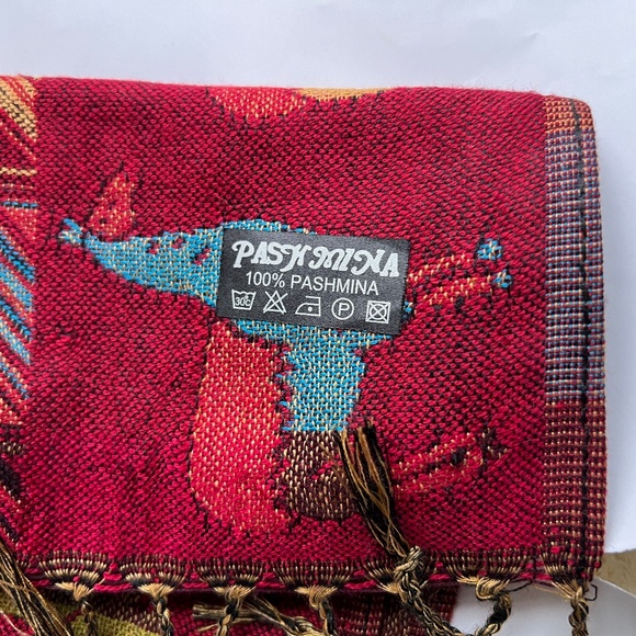 100% Pashmina SCARF Wrap LLamas Red Blue Gold Woven 26" x 67" - Picture 6 of 6